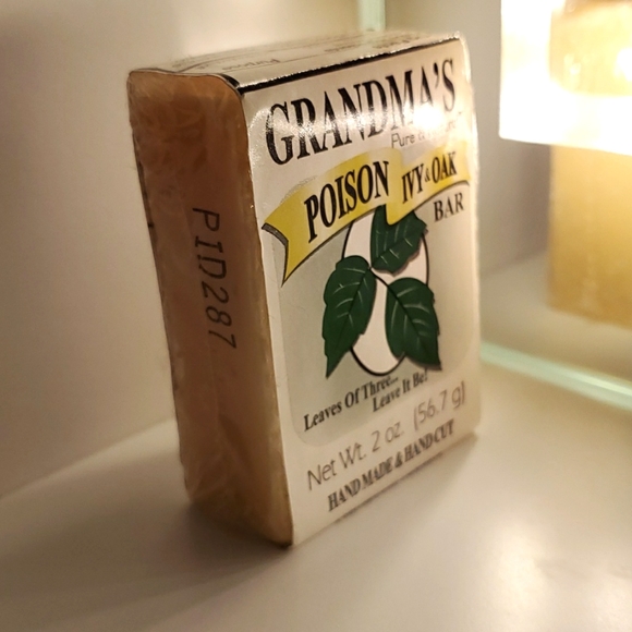Grandma's Handmade Pure & Natural Poison Ivy Soap 2 Oz Bar - Picture 2 of 5